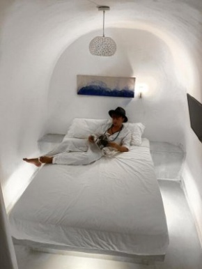 Fira Livin Cave Rooms