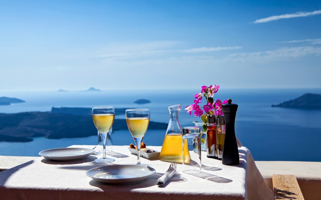 'Table above sea for two. Greece, Santorini island' - Santorini